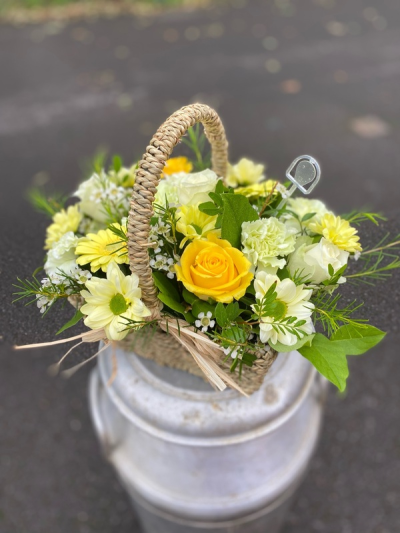 Luxury basket arrangement - Luxury basket arrangement - Colours and flowers may vary